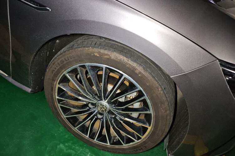 Used BYD Han 2021 EV Standard Range Luxury Model Right Front Wheel Hub