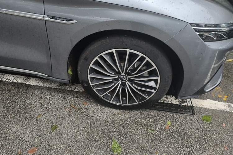 Used BYD Han 2021 EV Standard Range Luxury Model Right Front Wheel Hub
