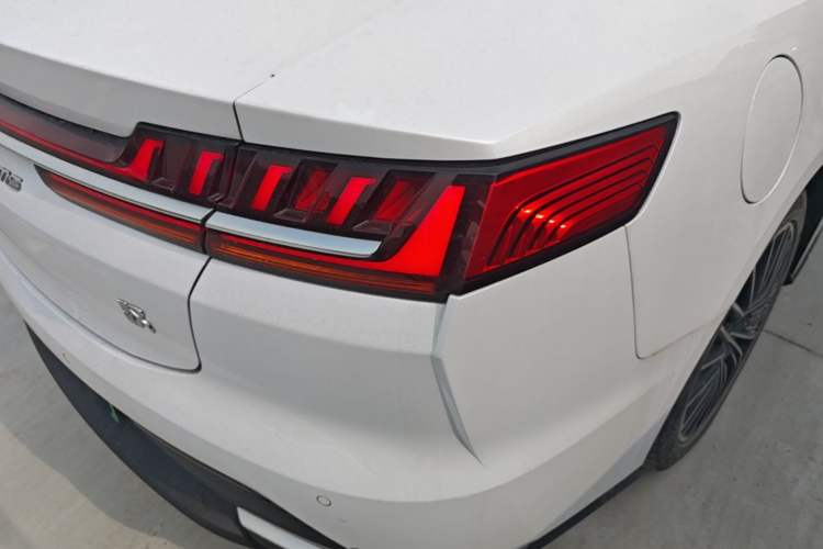 Used BYD Han 2021 EV Standard Range Luxury Model Exterior 3