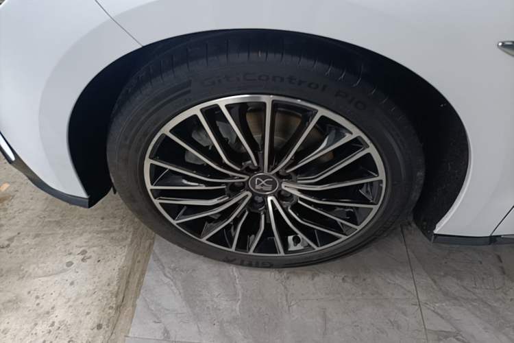 Used BYD Han 2021 EV Standard Range Luxury Model Left Front Wheel Hub