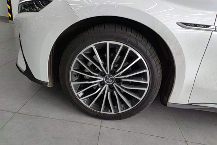 Used BYD Han 2021 EV Standard Range Luxury Model Left Front Wheel Hub
