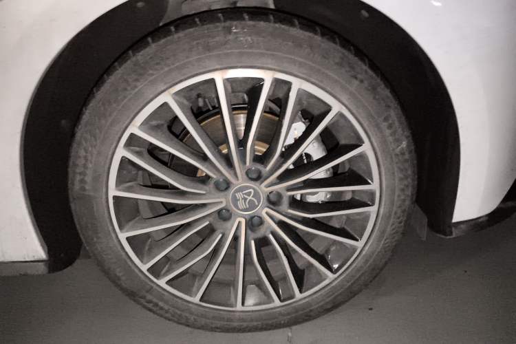 Used BYD Han 2021 EV Standard Range Luxury Model Right Front Wheel Hub