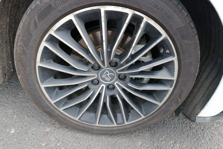 Used BYD Han 2021 EV Standard Range Luxury Model Right Front Wheel Hub