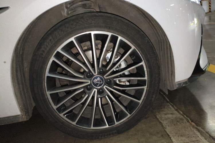 Used BYD Han 2021 EV Standard Range Luxury Model Right Front Wheel Hub