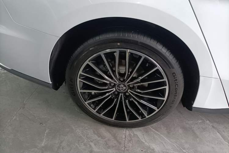 Used BYD Han 2021 EV Standard Range Luxury Model Right Rear Wheel Hub