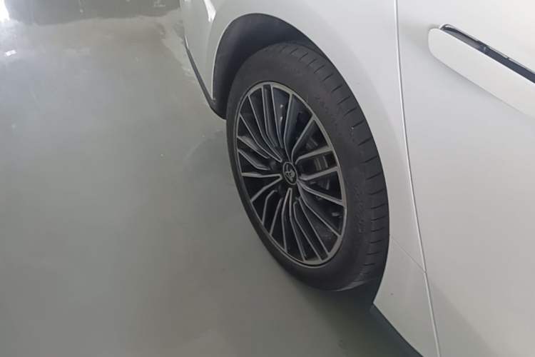 Used BYD Han 2021 EV Standard Range Luxury Model Right Rear Wheel Hub