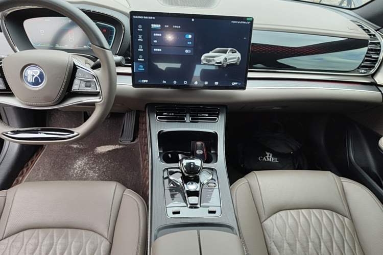 Used BYD Han 2022 DM-i 121KM Luxury Model Audio And AC Panel