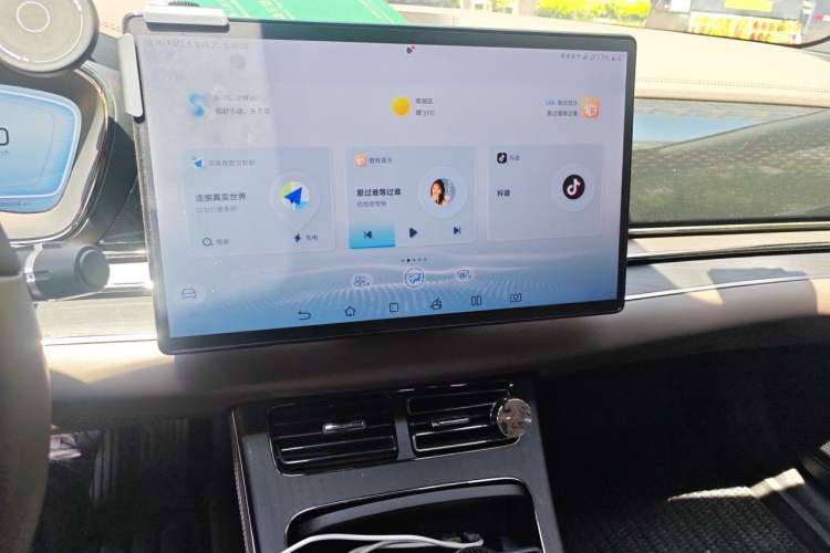 Used BYD Han 2022 EV Genesis Edition 610KM All-Wheel Drive Premium Model Audio And AC Panel