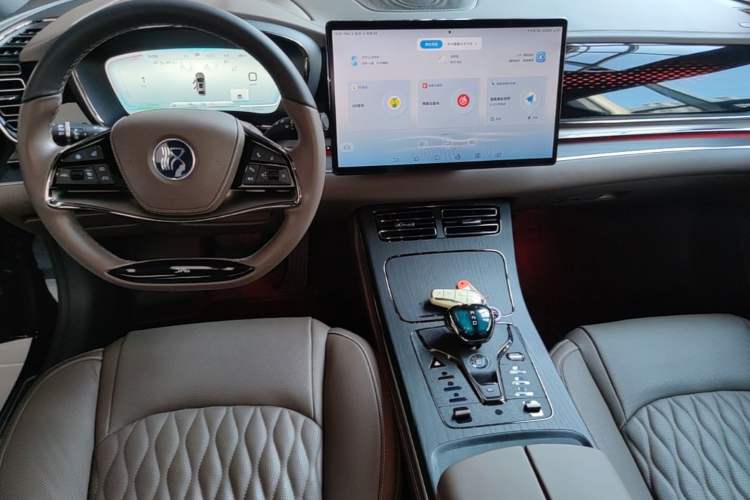 Used BYD Han 2022 DM-i 121KM Luxury Model Audio And AC Panel