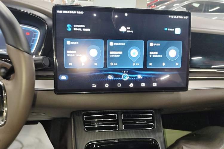 Used BYD Han 2022 EV Genesis Edition 715KM Front-Wheel-Drive Prestige Model Audio And AC Panel