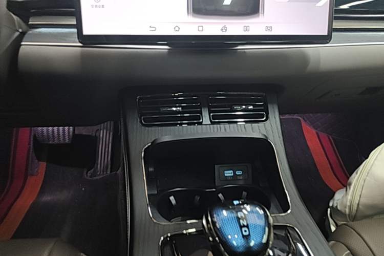 Used BYD Han 2022 DM-i 121KM Luxury Model Audio And AC Panel