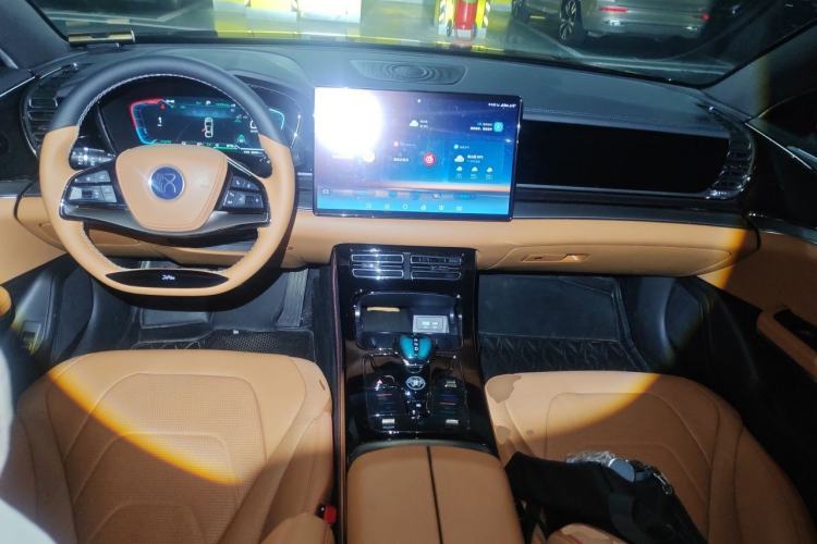 Used BYD Han 2022 DM-i 121KM Prestige Model Center Console