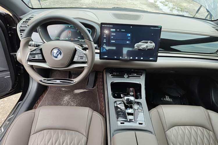 Used BYD Han 2022 DM-i 121KM Luxury Model Center Console