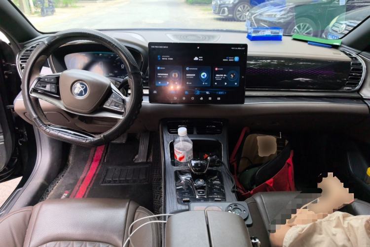 Used BYD Han 2022 DM-i 121KM Luxury Model Center Console