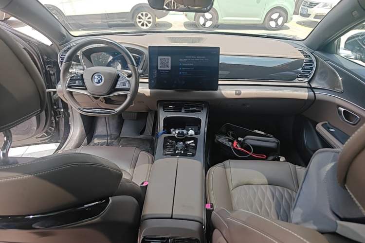 Used BYD Han 2022 EV Genesis Edition 715 km Front-Wheel-Drive Flagship Model Center Console
