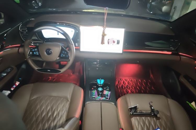 Used BYD Han 2022 DM-i 121KM Luxury Model Center Console
