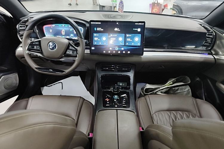 Used BYD Han 2022 EV Genesis Edition 715KM Front-Wheel-Drive Prestige Model Center Console