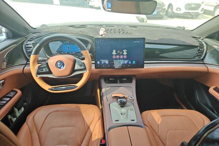 Used BYD Han 2022 DM-p 202km Four-Wheel Drive Flagship Model Center Console
