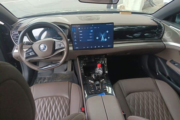 Used BYD Han 2022 DM-i 121KM Prestige Model Center Console