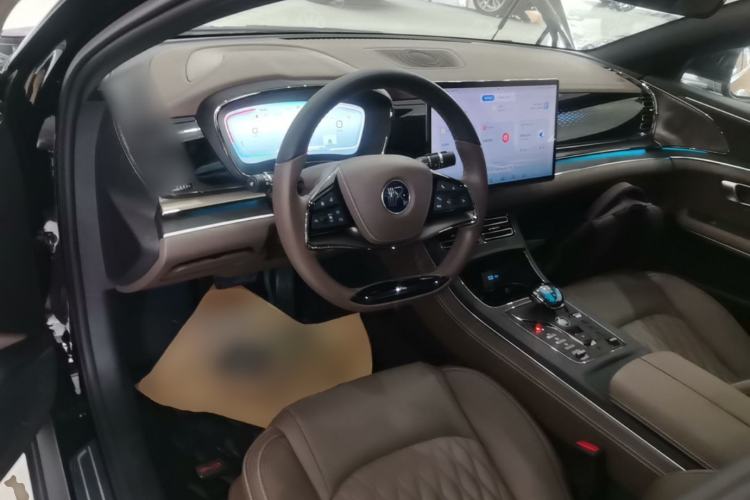 Used BYD Han 2022 DM-i 121KM Luxury Model Center Console