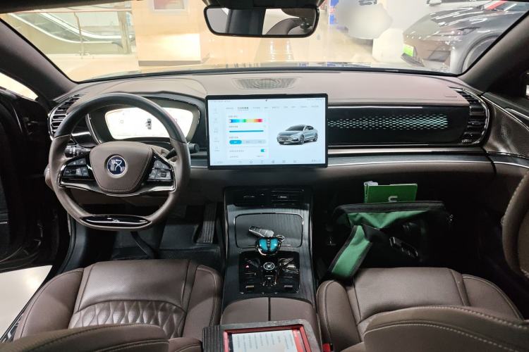 Used BYD Han 2022 DM-i 121KM Luxury Model Center Console