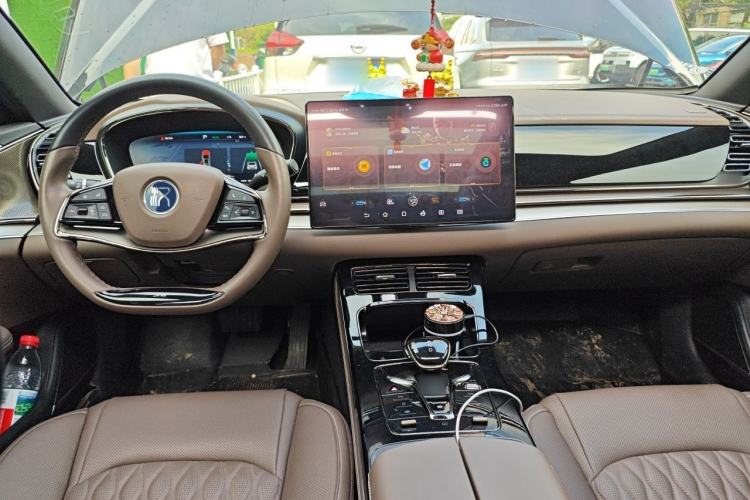 Used BYD Han 2022 DM-i 121KM Luxury Model Center Console