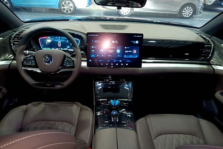 Used BYD Han 2022 DM-i 121KM Prestige Model Center Console