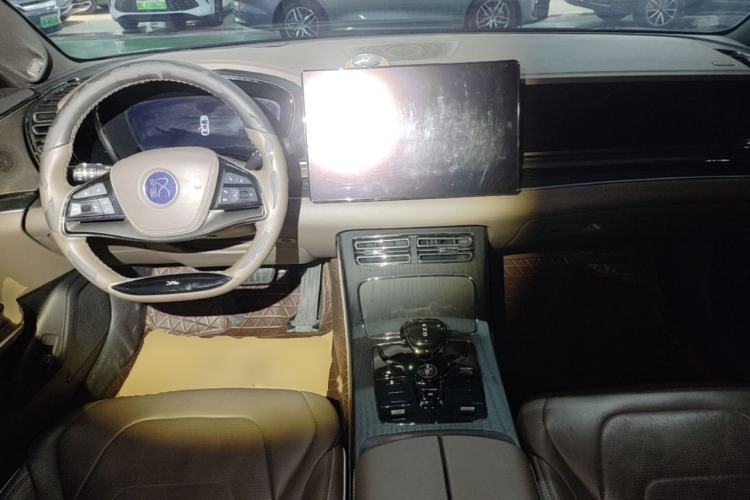Used BYD Han 2022 EV Genesis Edition 610KM All-Wheel Drive Premium Model Center Console