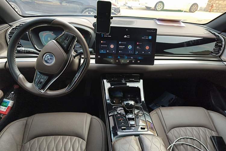 Used BYD Han 2022 DM-i 121KM Prestige Model Center Console