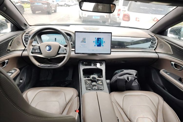 Used BYD Han 2022 EV Genesis Edition 610KM All-Wheel Drive Premium Model Center Console