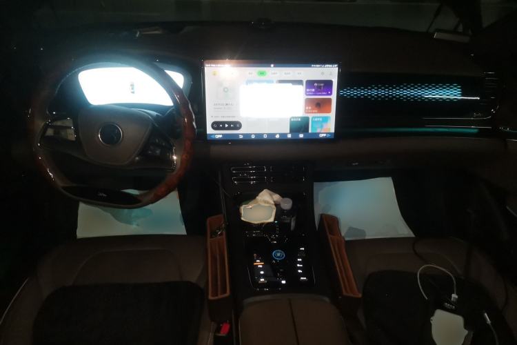 Used BYD Han 2022 EV Genesis Edition 610KM All-Wheel Drive Premium Model Center Console