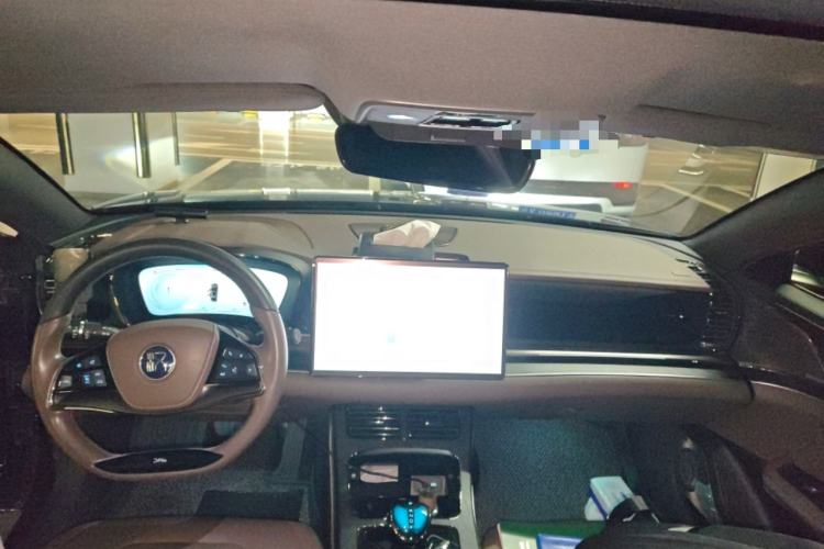 Used BYD Han 2022 DM-i 121KM Luxury Model Center Console