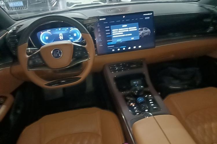 Used BYD Han 2022 DM-i 121KM Luxury Model Center Console