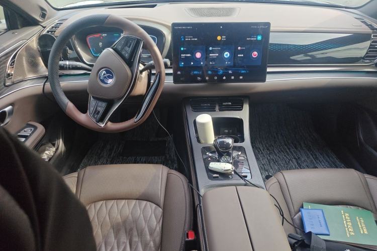 Used BYD Han 2022 EV Genesis Edition 610KM All-Wheel Drive Premium Model Center Console