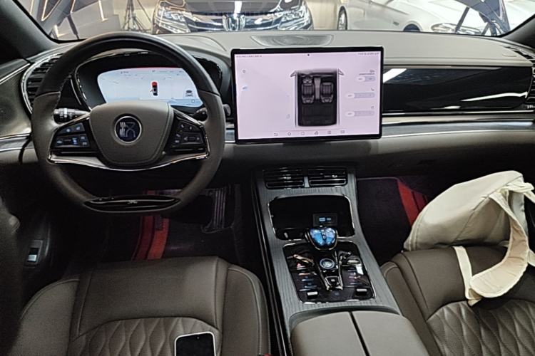 Used BYD Han 2022 DM-i 121KM Luxury Model Center Console