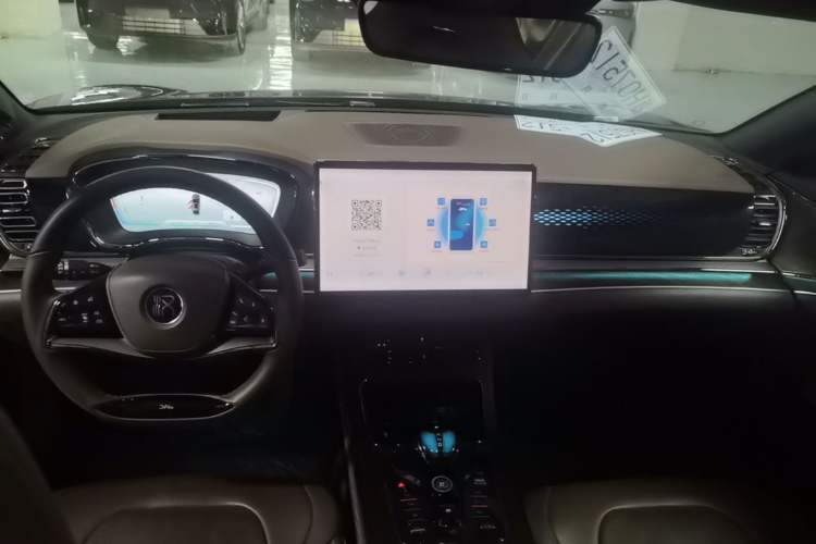 Used BYD Han 2022 EV Genesis Edition 610KM All-Wheel Drive Premium Model Center Console