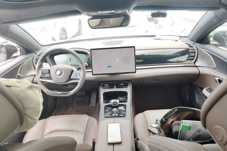 Used BYD Han 2022 DM-i 121KM Luxury Model Center Console