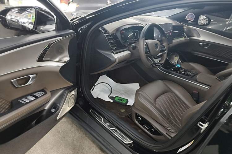 Used BYD Han 2022 EV Genesis Edition 715KM Front-Wheel-Drive Prestige Model Driver Seat