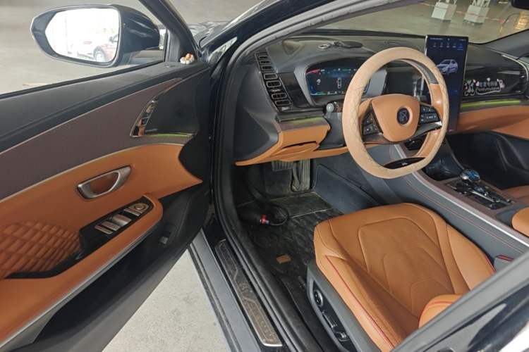 Used BYD Han 2022 DM-i 121KM Luxury Model Driver Seat
