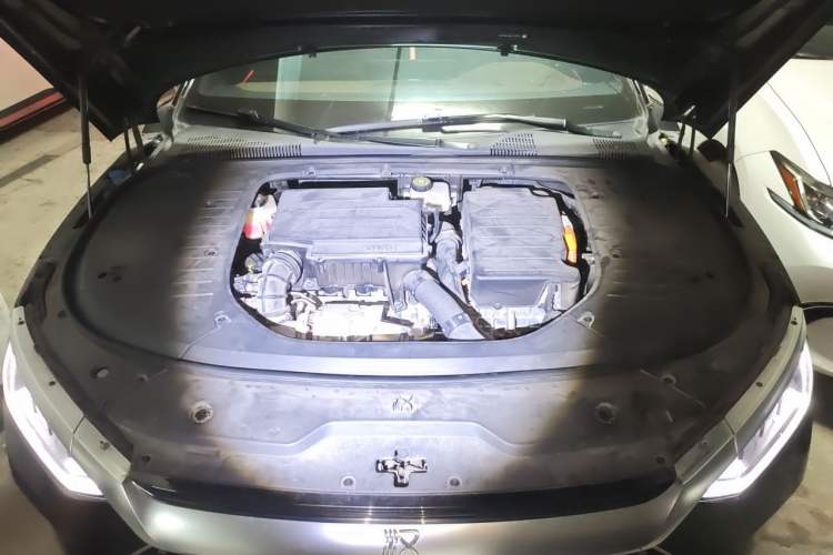 Used BYD Han 2022 DM-i 121KM Luxury Model Engine Bay