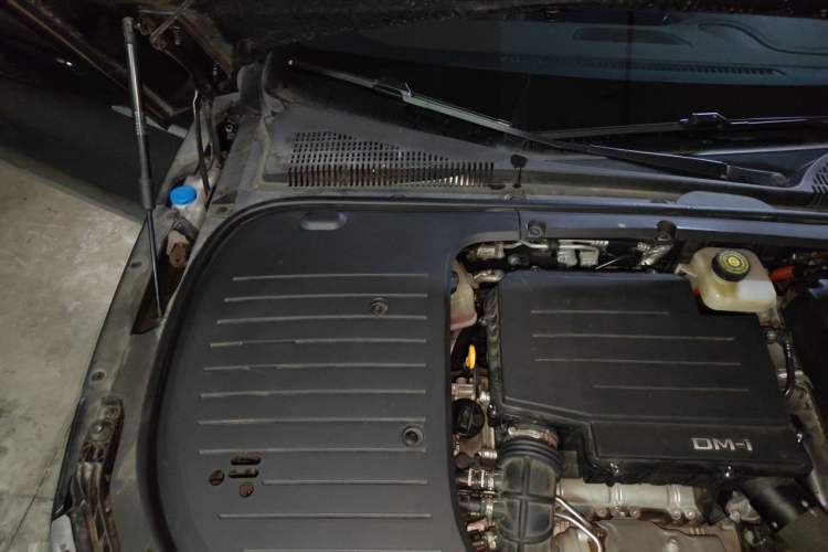 Used BYD Han 2022 DM-i 121KM Luxury Model Engine Bay Right