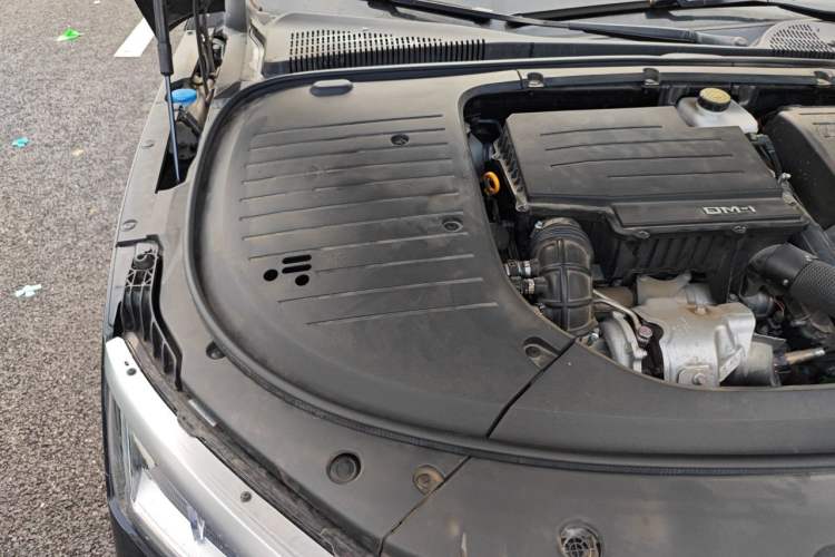 Used BYD Han 2022 DM-i 121KM Luxury Model Engine Bay Right