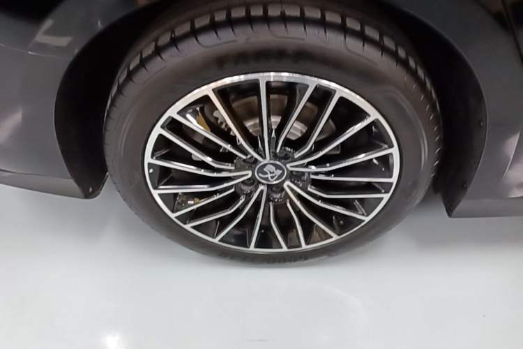 Used BYD Han 2022 DM-i 121KM Prestige Model Exterior 5