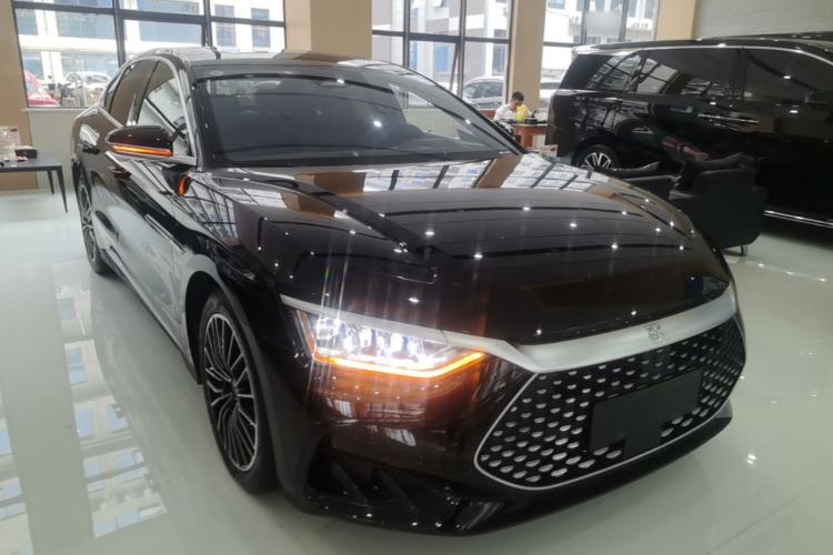 Used BYD Han 2022 DM-i 121KM Luxury Model Front Right 45 Deg