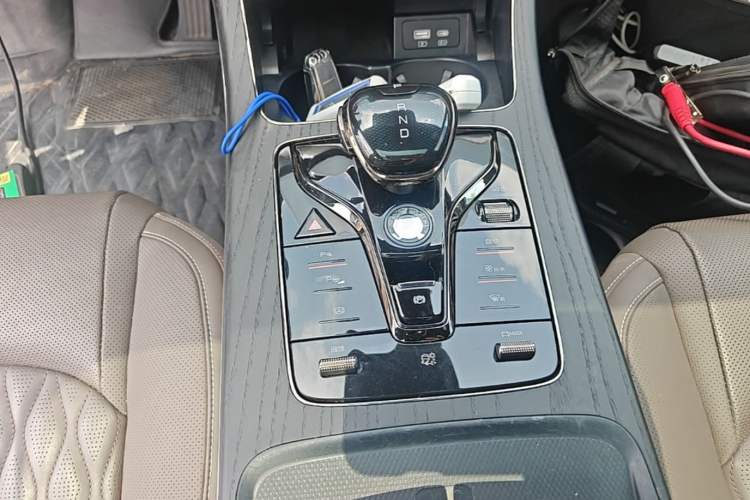Used BYD Han 2022 EV Genesis Edition 715 km Front-Wheel-Drive Flagship Model Gear Lever
