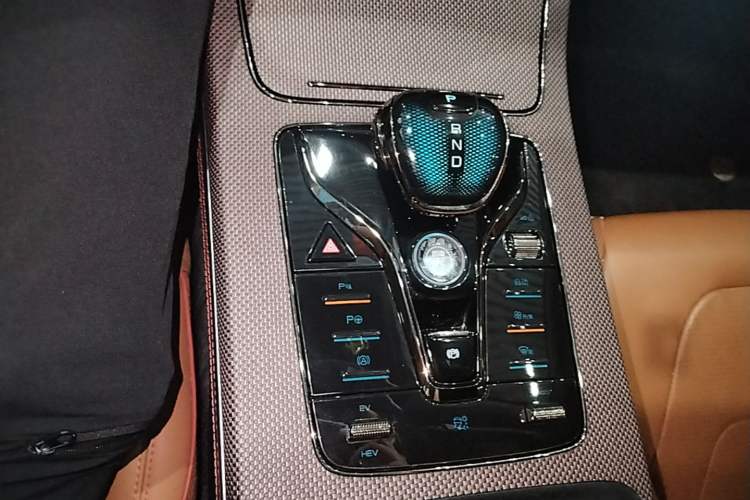 Used BYD Han 2022 DM-p 202km Four-Wheel Drive Flagship Model Gear Lever