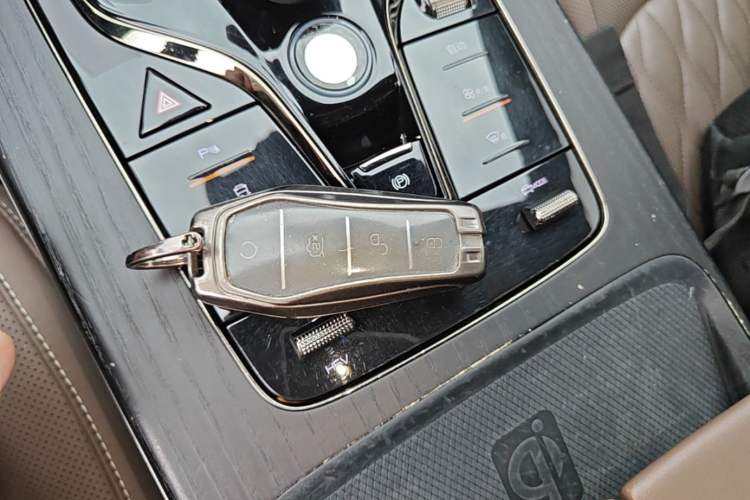 Used BYD Han 2022 DM-i 121KM Luxury Model Interior 1