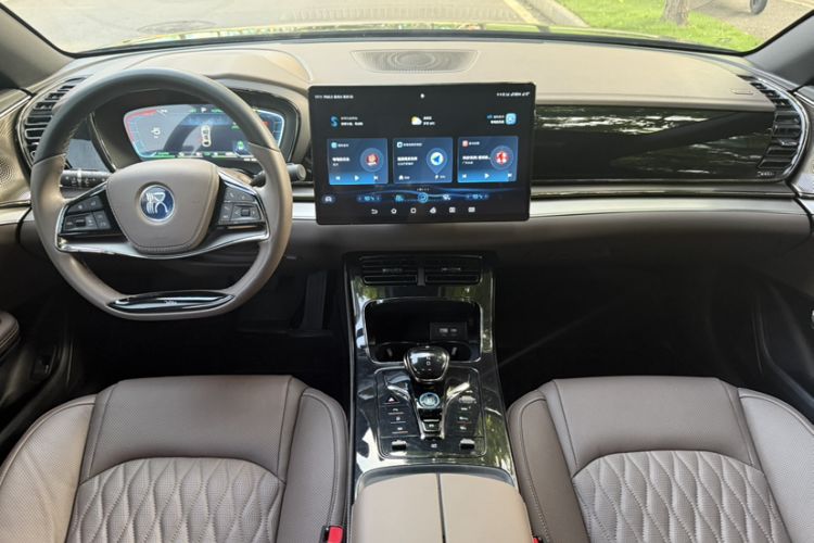 Used BYD Han 2022 DM-i 121KM Prestige Model Interior 3