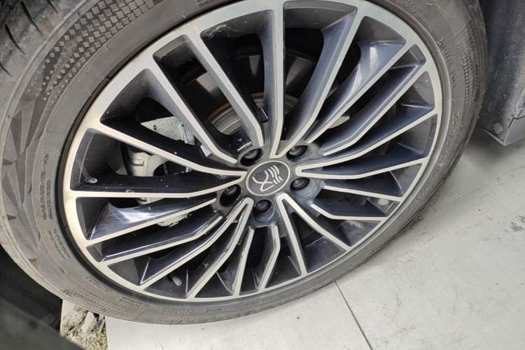 Used BYD Han 2022 DM-i 121KM Prestige Model Left Front Wheel Hub