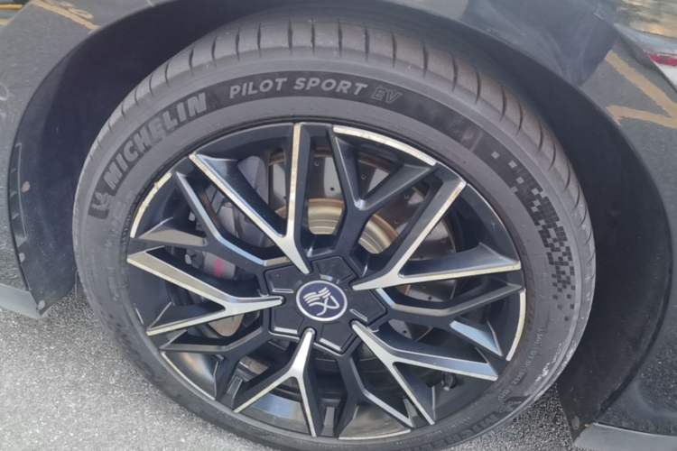 Used BYD Han 2022 EV Genesis Edition 610KM All-Wheel Drive Premium Model Left Front Wheel Hub